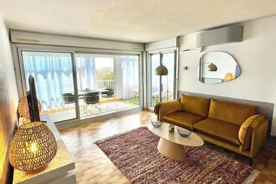 Image de La Colline – Séjour pratique et paisible avec parking privé au port