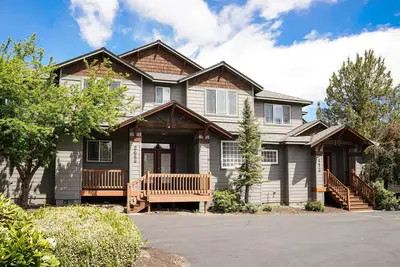 Image de 4br Townhome | Private Hot Tub, 3. 5 Bathrooms. Spa
