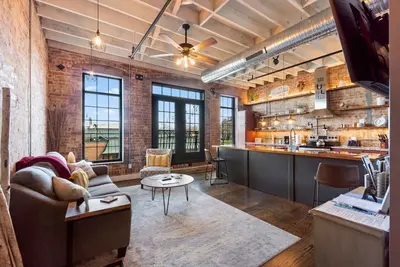 Image de Downtown Urban Loft above Restaurants