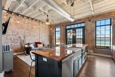 Image de Downtown Urban Loft above Restaurant
