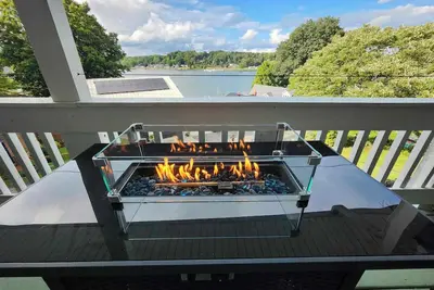 Image de Spacious 5-bedroom lake house in charming Hanoverton with hot tub, WiFi, Ac