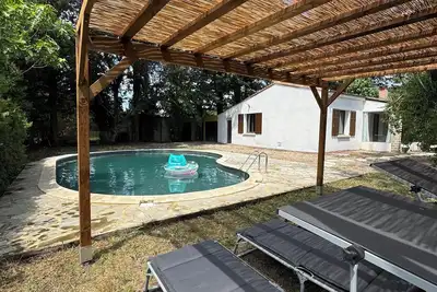 Image de La maison sous les arbres