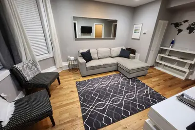 Image de Spacious 3-bedroom apartment in lovely Chicago Ukranian Village w/laundry