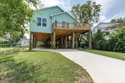 Image de New House with Water View