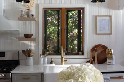 Image de Modern Lakefront retreat, escape to comfort & elegance in a picturesque setting