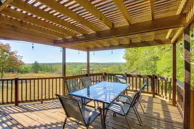 Image de Kansas Gem w/ Fire Pit & Views: 10 Mi to Dtwn!