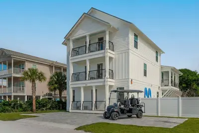 Image de Cypress: Steps from the beach! Golf Cart Included!