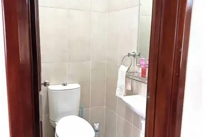 Chic 3 Bedroom Apartment near Osu with WiFi, Gym and Pool