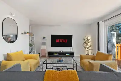 Image de Central Ac » 2x King Bed » Foosball » Game Area