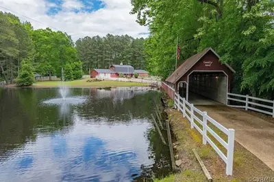 Image de Secluded Nature Retreat w/ Trails, Fire Pit, Ping-Pong, Foosball, Games!