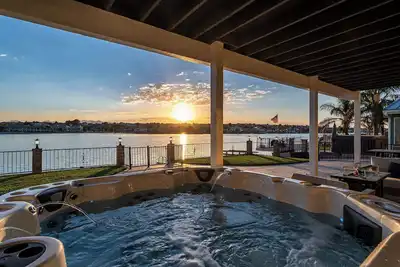 Image de New Owner's Special- Lakefront Oasis on the Open Water!