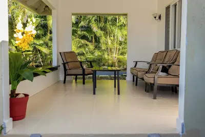 Image de Charming 3-bedroom house with WiFi, pool, gym and private beach in St. Ann