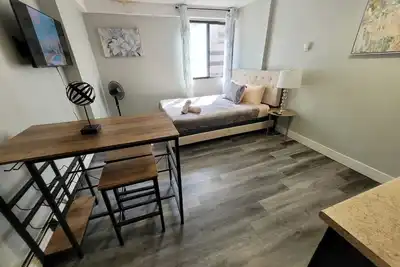 Image de Vintage Sunrise Studio Near Downtown w/Full Kitchen - Microwave+ BathTub +W/D