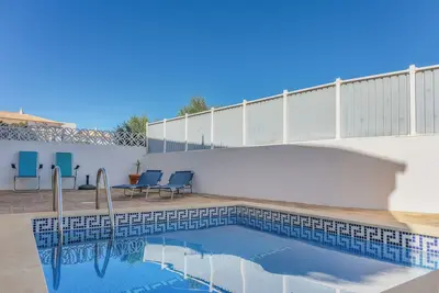 Image de Spacious&Cozy 3br Villa w/ Private Pool & Fireplace 5 Min to Praia da Luz, Lagos