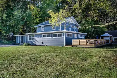 Image de Golf, Fish, Boat, Relax, Repeat! 4-bed, 2-bath house steps away from the lake.