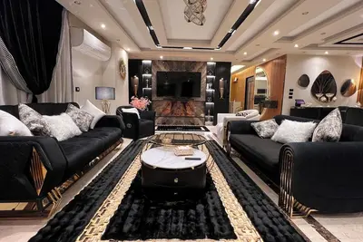 Image de Luxury Renovated 2 bedroom Apt in popular Mohandeseen area with WiFi, Ac