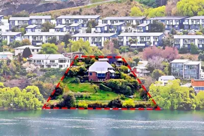 Absolutely Lakeside House - 5mins to Town - Step outside to the lake and trail.