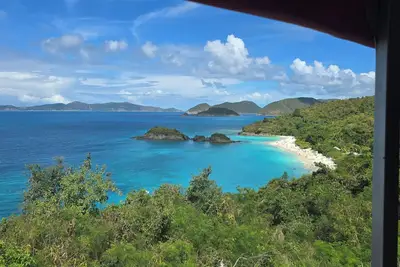 Image de The Pirates Landing South - St. John Usvi Beach front