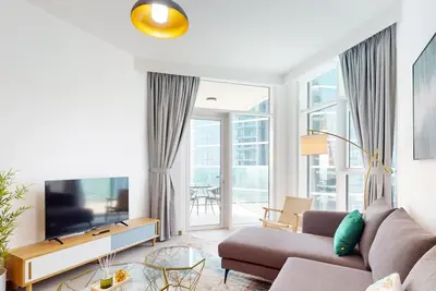 Image de Urban Oasis - Classy Two Bedroom with Lake View