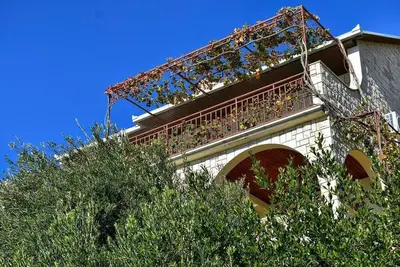 Image de Apartment 530/1269 (Central Dalmatia - Pisak), 60m from the beach