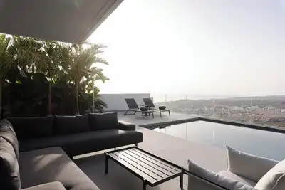 Image de Maison de vacances 'Karat Villa Kai Torviscas' avec vue sur la mer, Wi-Fi et climatisation