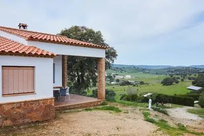 Image de Maison de campagne 'Casa Las Niñas' avec vue sur les montagnes, piscine partagée et climatisation