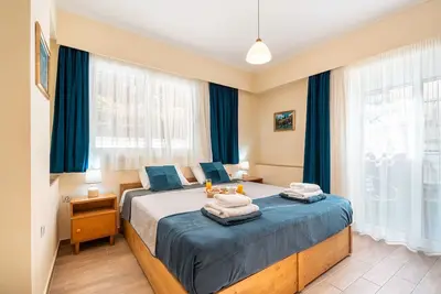 Image de Appartement 'Two Bedroom No 2' avec terrasse privée, Wi-Fi et climatisation