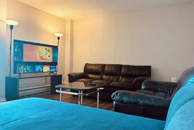 Image de Cozy 2 Bedroom Condo with Parking