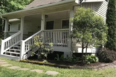 Image de Country House by the Creek in Sylva/ Pet friendly! ! !