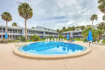 Image de Riverfront Weleka Condo w/ Dock & Pool Access