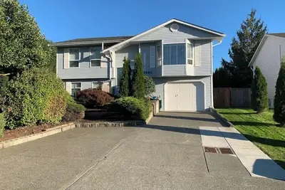 Image de Private House in quiet neighbourhood - hot tub - yard & secure garage parking