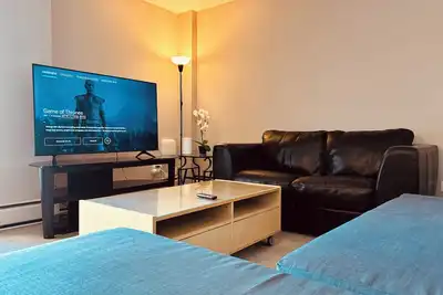 Image de 6th Floor 2 Bedroom Condo with Parking