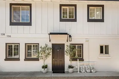 Image de Downtown Lodge with Private Spa