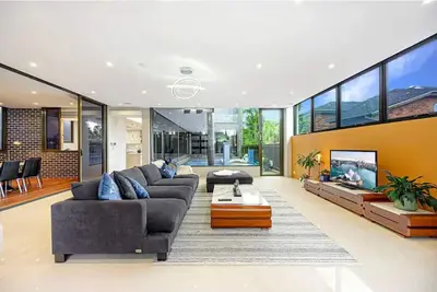 Image de Putney ·Brand New Luxury House with Pool & Waterview