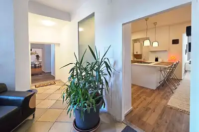 Image de Red-Orange Palm - 200m2, central