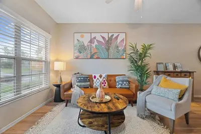 Image de Sleeps 8_2BR_King Bed_Pool+Tennis+Parking