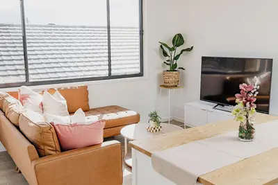 Image de Entire unit 04 Ks Beds 2 Rooms with Kitchenette. 11 Kms to Goldcoast Airport