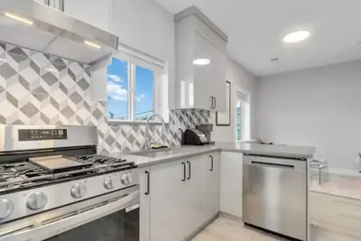 Image de Charming 2br Lane Way Home