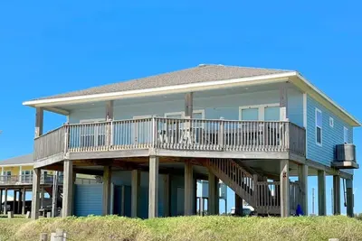 Image de Sunburn Alley- Super cute 4bdrm beachfront - only steps to the sand and surf!
