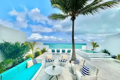 Image de Stunning Oceanfront 3 bedroom house with Generator and Pool Heater!