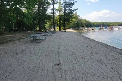Image de Lake Breeze Hideaway | Lake Winnipesaukee Vacation Home in Patrician Shores