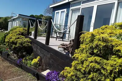 Image de Stunning Sea View, beach, great places to eat, shops within walking distance