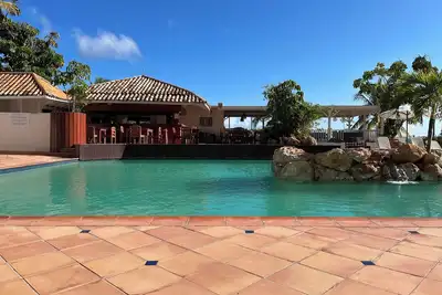 Image de Studio avec Vue Imprenable sur Mer avec Piscine