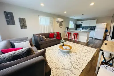 2 Bedroom apartment - urban chic at its finest!