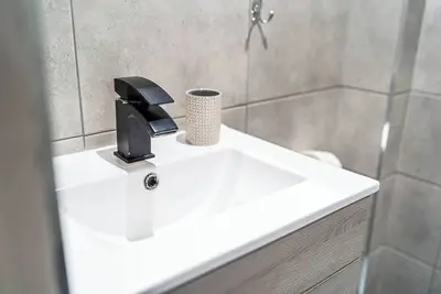 Wolverhampton Bright Apartment w/ Stadium Views, Central Location