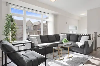 Image de Serene Stays - Pickering (5 Beds, 2. 5 Baths, 4 Parking)