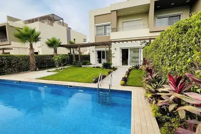 Image de 5-bedroom villa with private pool & garden in palm valley-6th october