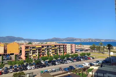 Image de Beautiful apartment on the beach in Empuriabrava with side sea views