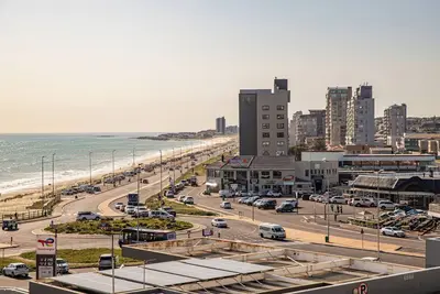 Image de Sea & mountain view 2-bedroom apartment in charming Cape Town with WiFi