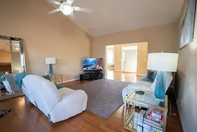 Charming 3-bedroom house with Ac and WiFi in Anderson Golf/Wedding Venue Nearby